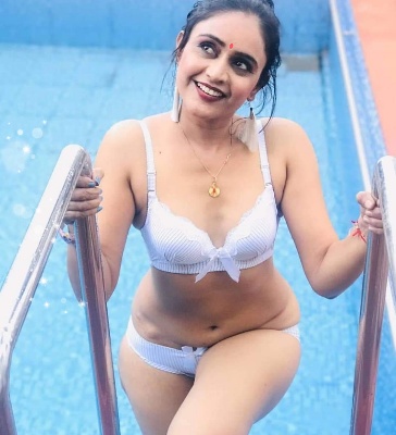 स्वमिंग पूल में सेक्स किया कजिन दीदी के साथ